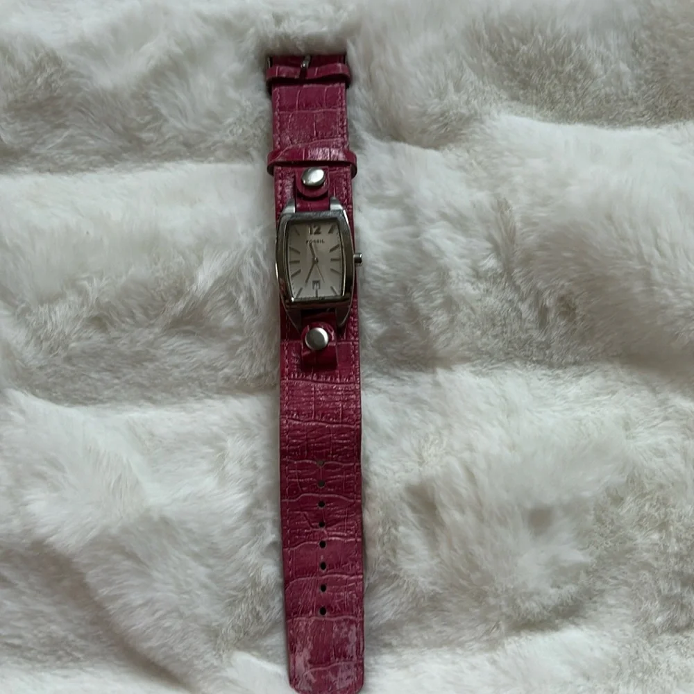 Women’s Fossil Watch With Leather Band Pink